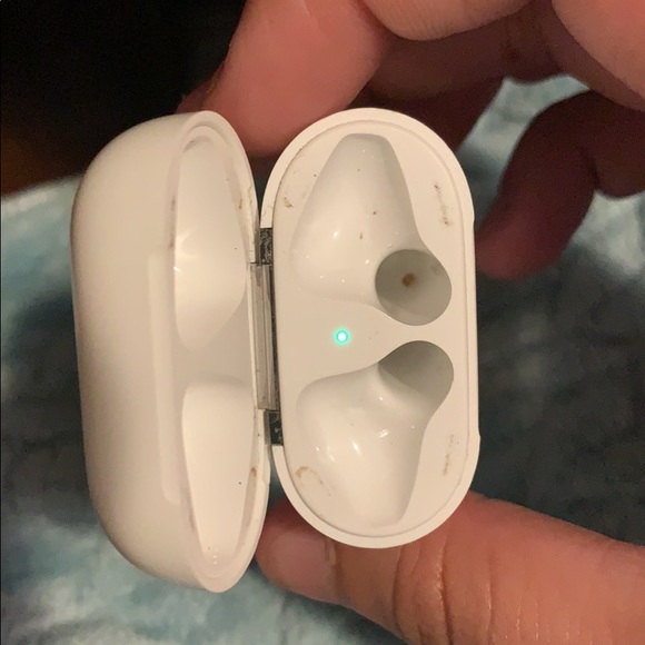 AirPods - Picture 3 of 4